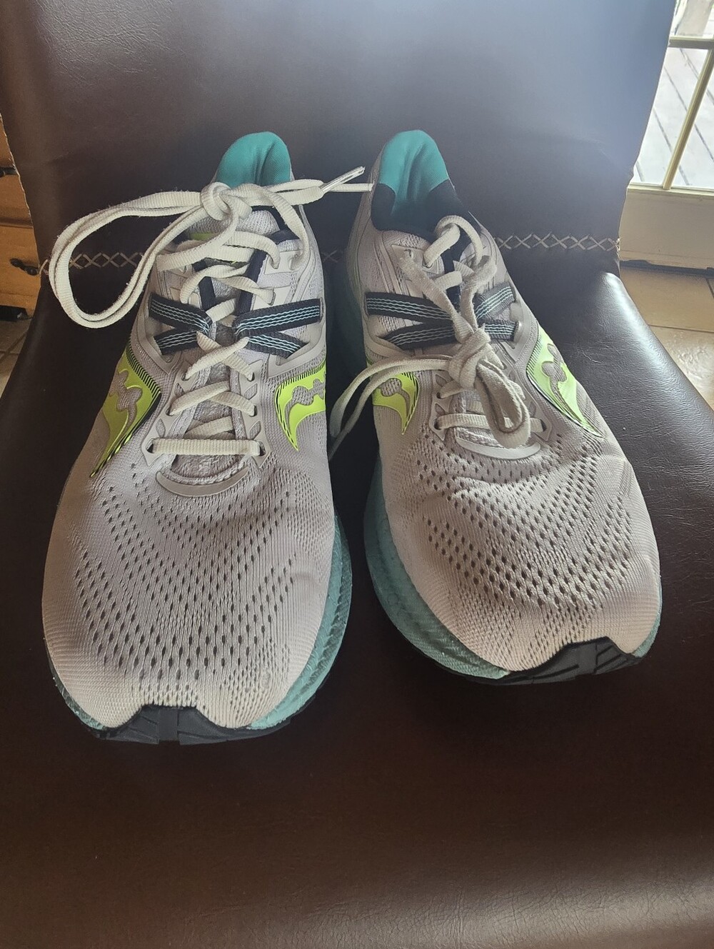 Saucony Light Gray Running Shoes with Teal and Neon Yellow Accents Sz 9